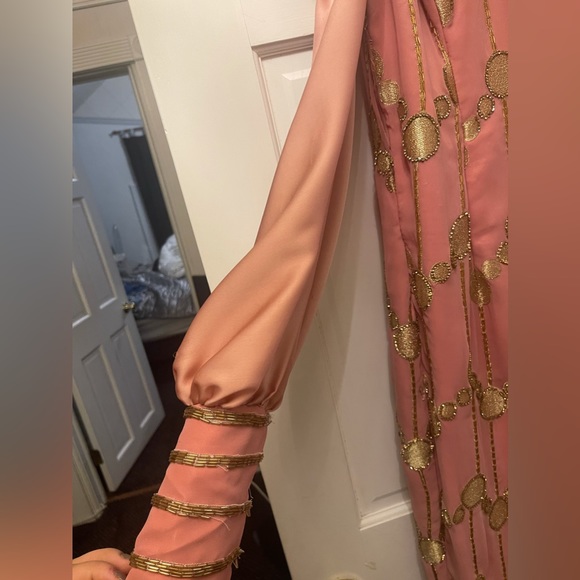 Dresses - Picture 5 of 5